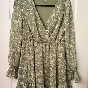 floral long sleeve green dress - size medium